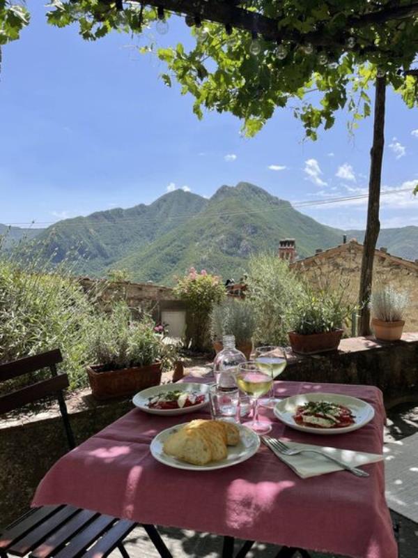 The entrance terrace with its mountain views is the perfect place for alfresco living. The entrance terrace with its mountain views is the perfect place for alfresco living.